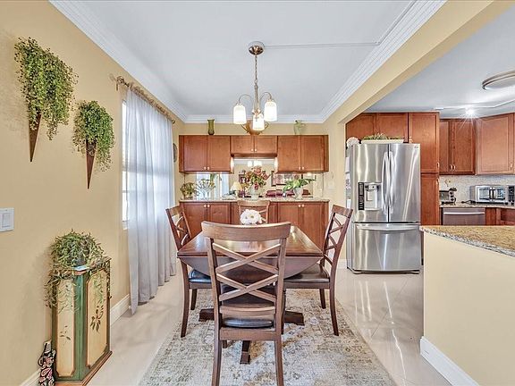 3rd image of 2047 Wolverton C #2047