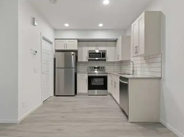 7151 178th Ave NW #1A, Edmonton, AB T5Z 0T8