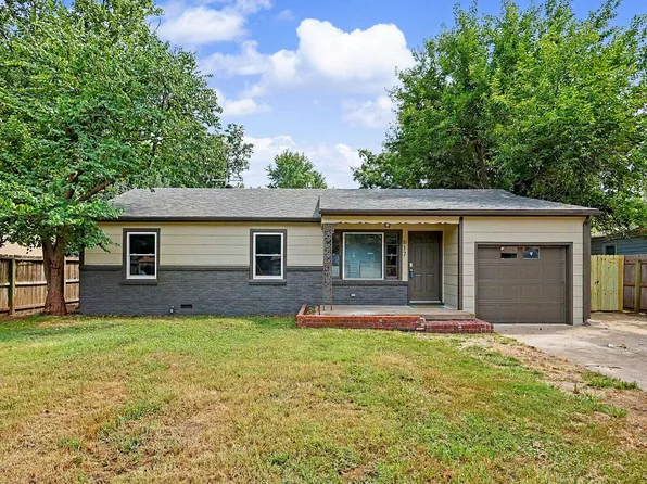 617 W 4th St, Haysville, KS 67060