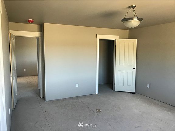 4th image of 2249 SE Mary Hill Street