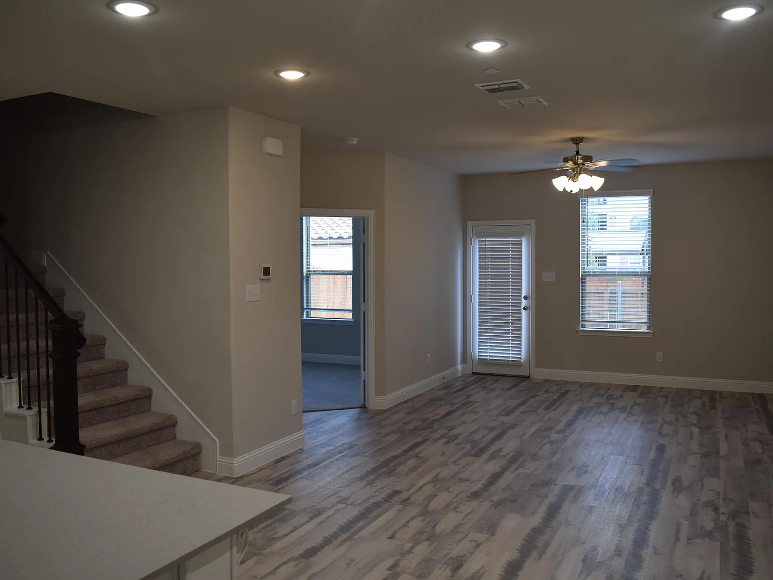 4 bed, 3.5 bath, 1934 sqft, $2,900 — Photo 4
