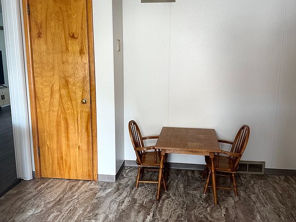 4th image of 916 National St