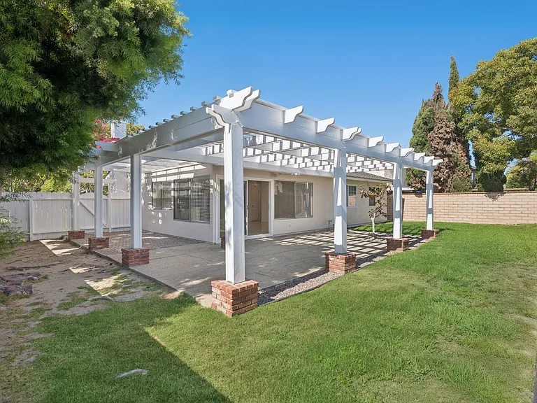 8822 Bellshire Dr — Photo 20