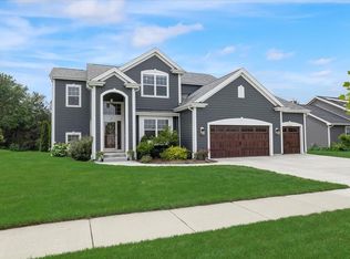 N102W5905 Henry Ct, Cedarburg, WI 53012