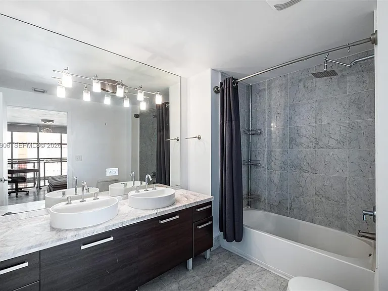 244 Biscayne Blvd #445 — Photo 20