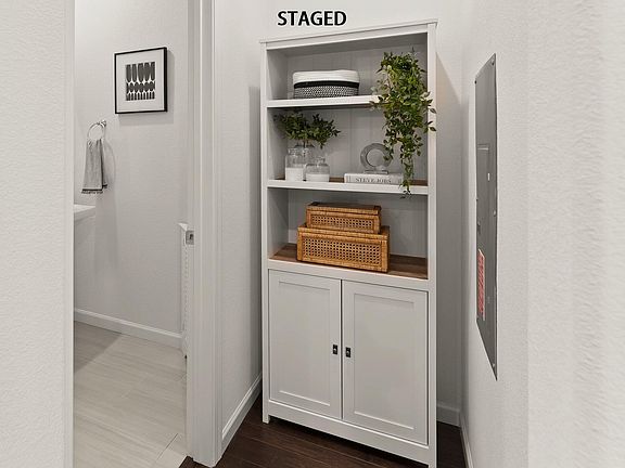2nd Floor Nook to Half Bath