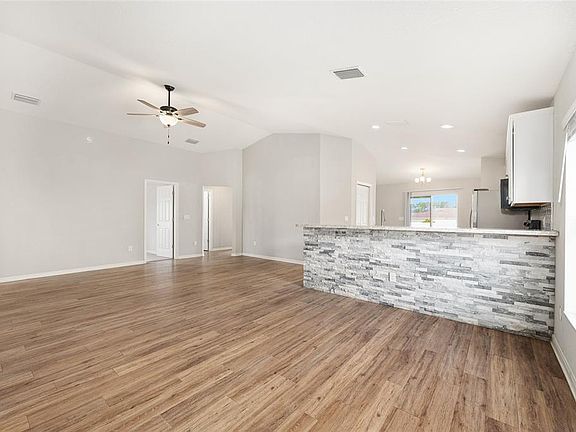 5th image of 9074 SE 47th Court Rd