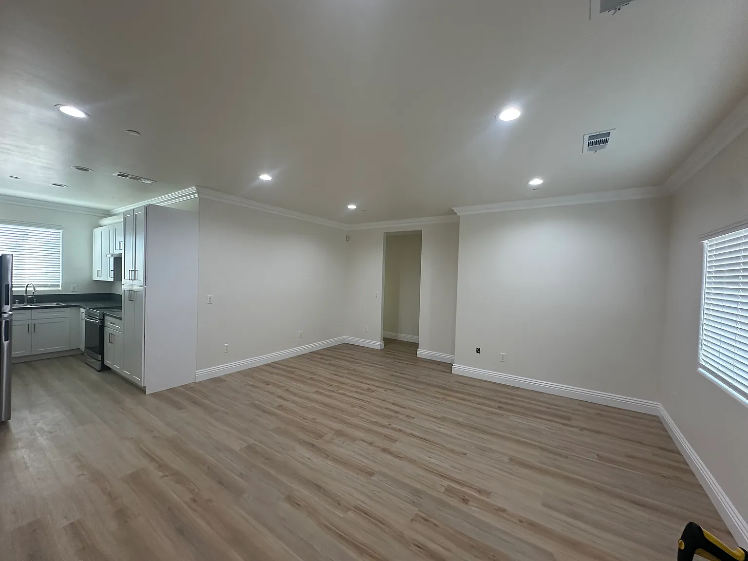 3 bed, 1200 sqft, $3,500 — Photo 2
