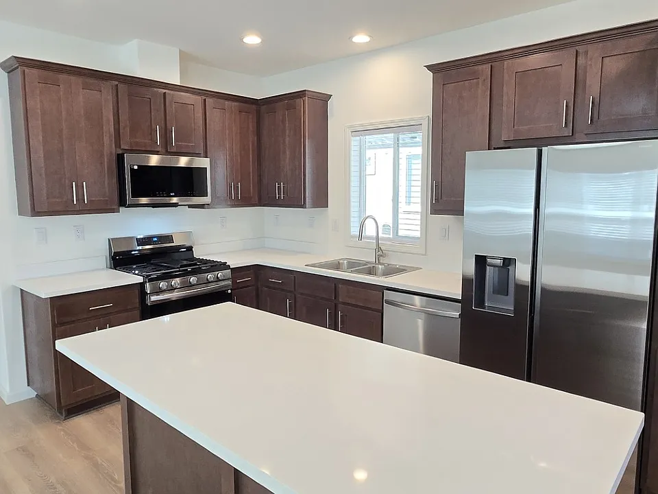 Kitchen (Image is from a similar model, colors may vary)
