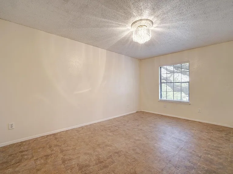 10509 Doering Ln — Photo 9