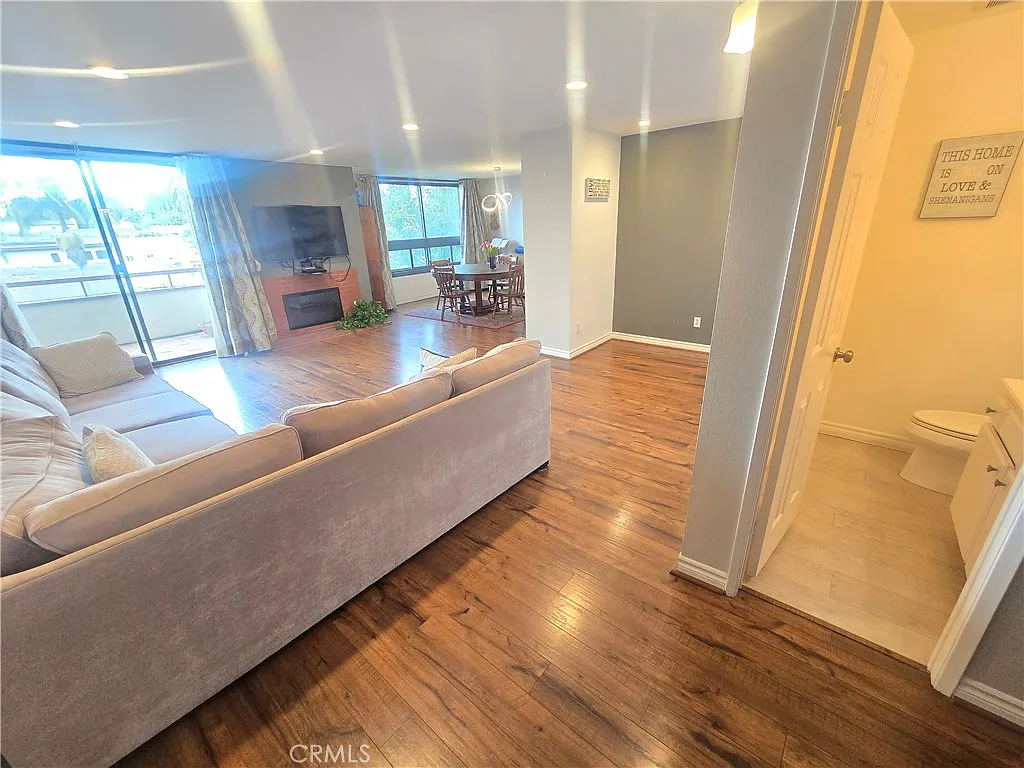 2 bed, 1754 sqft, $4,800 — Photo 4