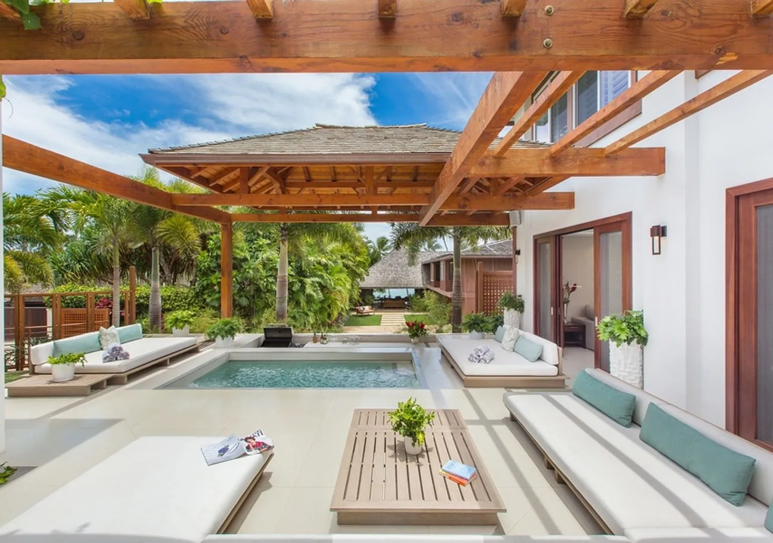 Diamond Head Villa: Luxury Gold Coast Retreat w/ Pool, Jacuzzi & Beach Access — Photo 1