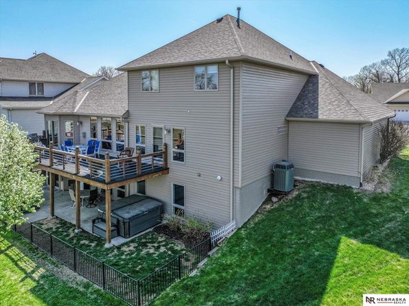 220 Marina Ct, Carter Lake, IA 51510
