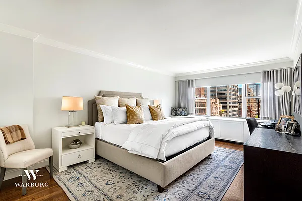 Sold by Warburg | media 4