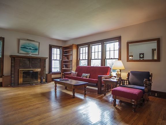 2nd image of 1118 Wells St