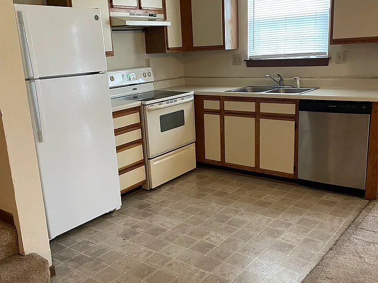 2123 Highridge Dr #C — Photo 3