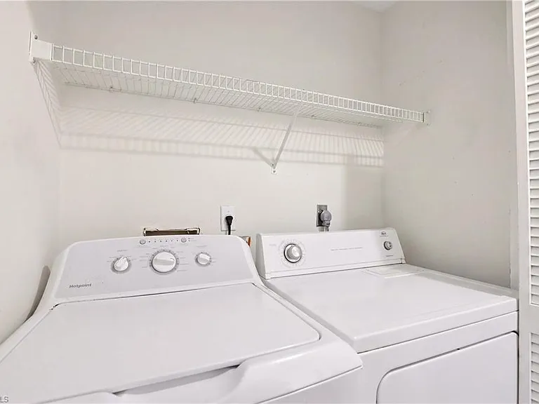 505 Windsor Sq #201 — Photo 37