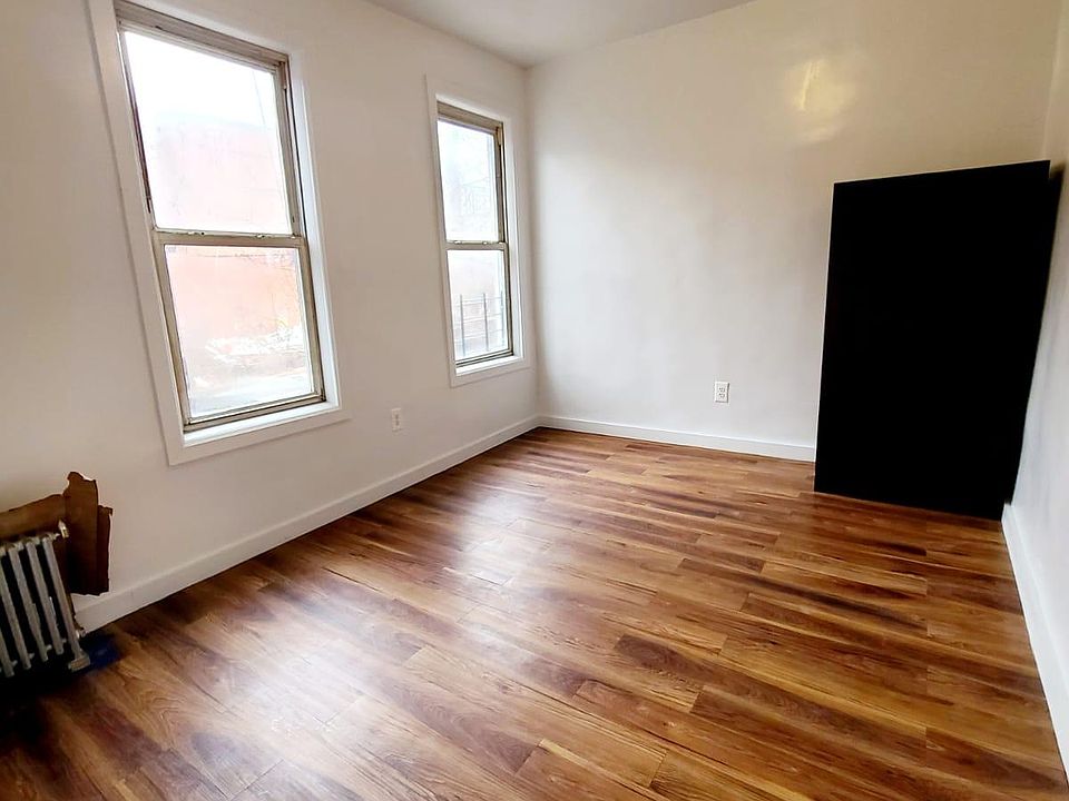 1st image of 816 E 228th St Floor 2