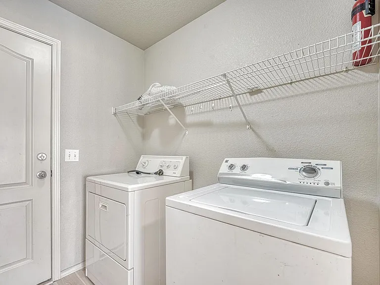 6442 Silverwind Cir — Photo 31