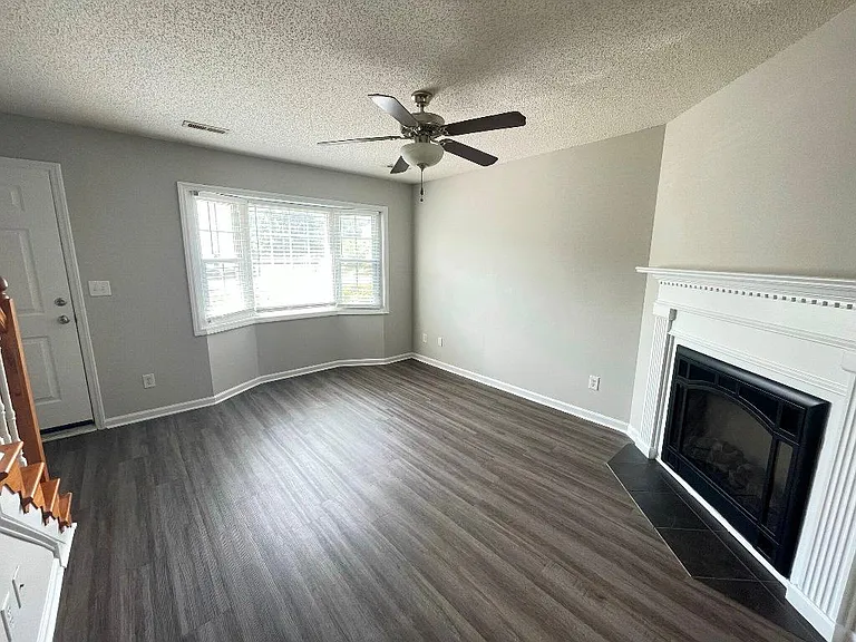 1217 Cross Creek Cir #E4 — Photo 3