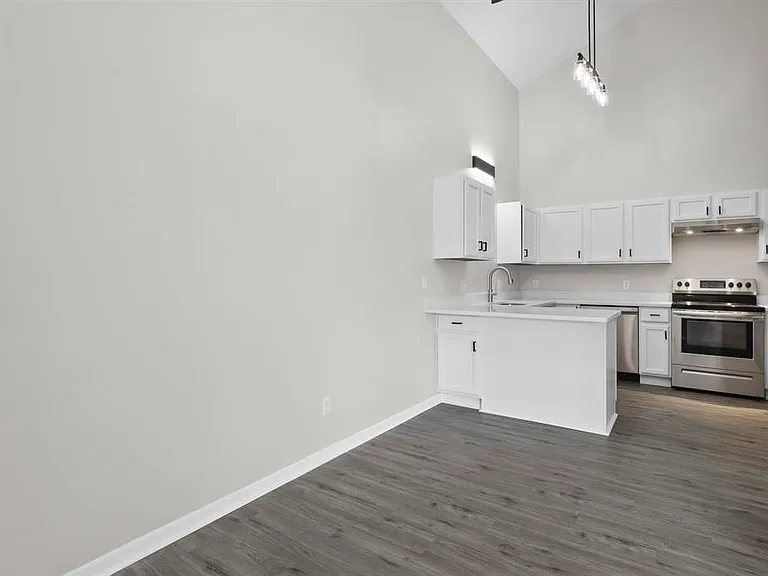 640 Tower Dr #1 — Photo 9