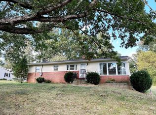 81 Hazel St, Canton, NC 28716