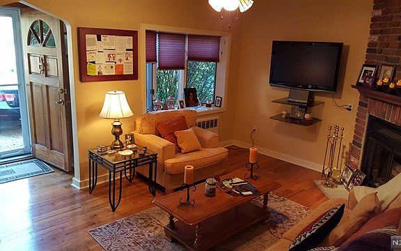 Living Room w/fireplace