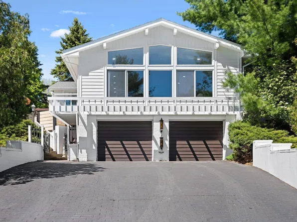 735 Quail Ridge Dr, Traverse City, MI 49686