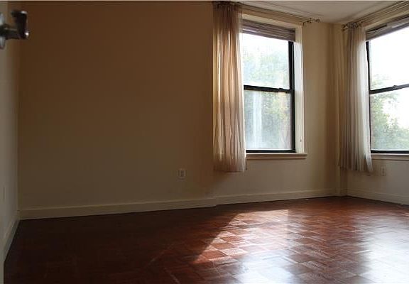 3rd image of 263 Pleasant Ave APT 4C