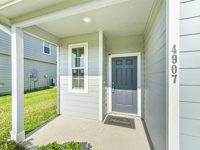 4907 Luke Mathew Dr — Photo 3