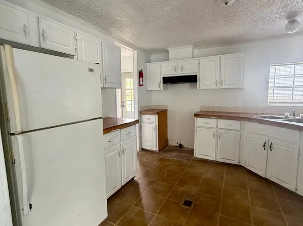 3 Bay Ave, Mc Rae Helena, GA 31055