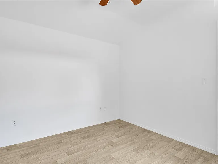 Tiny Apartment Rentals — Photo 41