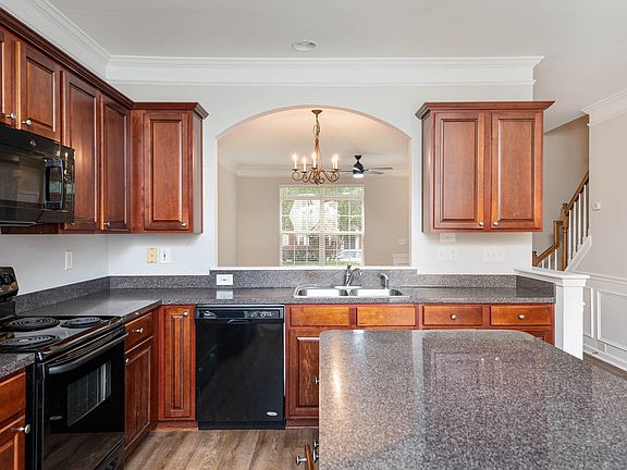 Kitchen with center island