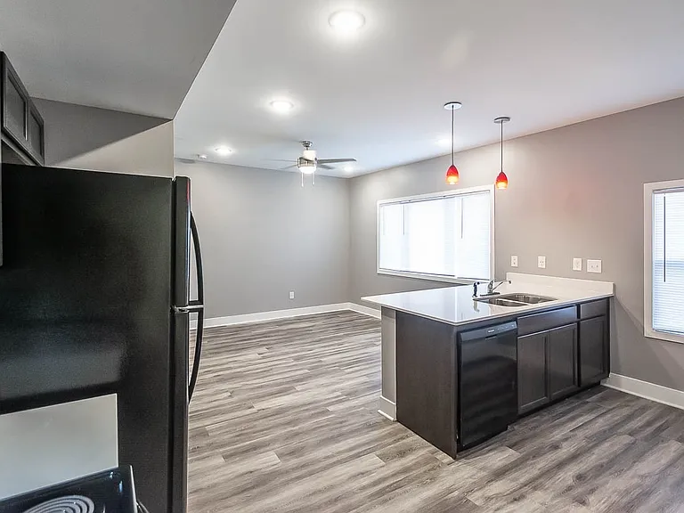 221 E Kirkwood Ave — Photo 18