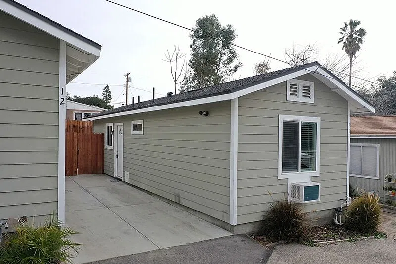 1 bed, 1.0 bath, 1000 sqft, $2,050 — Photo 1
