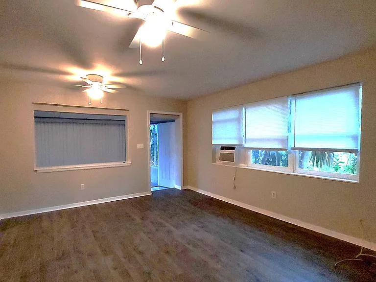 2247 Stella St — Photo 6