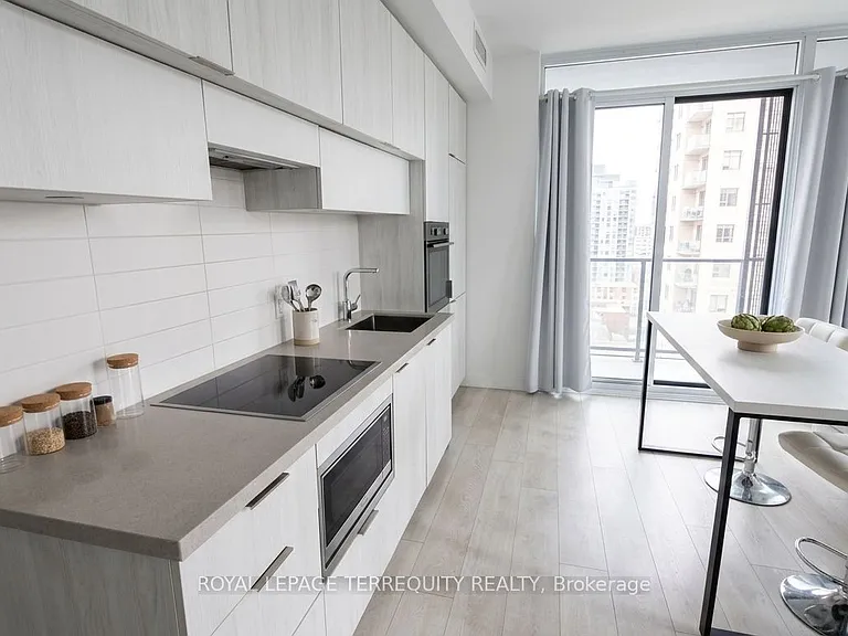 8 Eglinton Ave E #505 — Photo 3