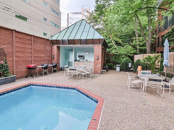 5th image of 4570 Laclede Ave APT 305