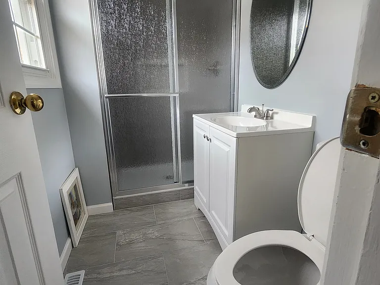 Master bedroom bathroom