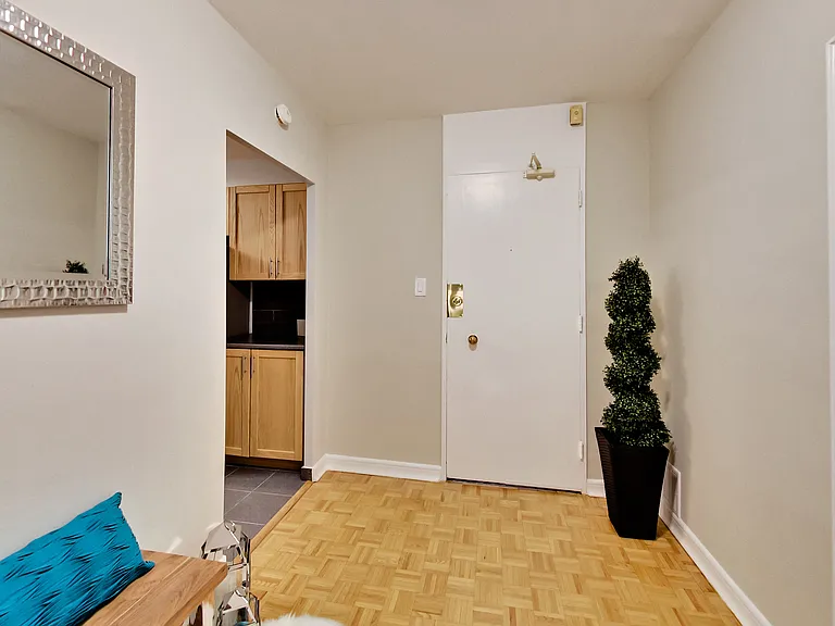 630 Roselawn Ave — Photo 34
