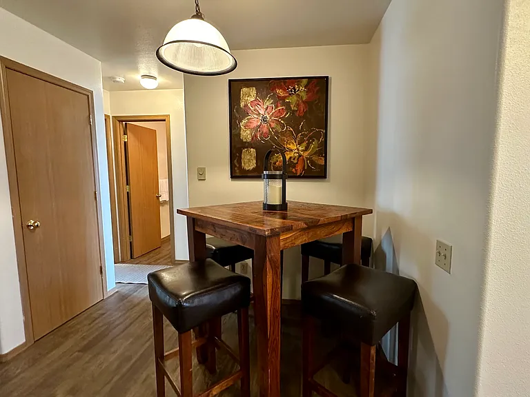 University Court Apartments — Photo 9