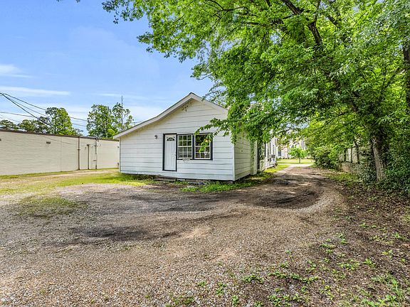 3rd image of 817 College St