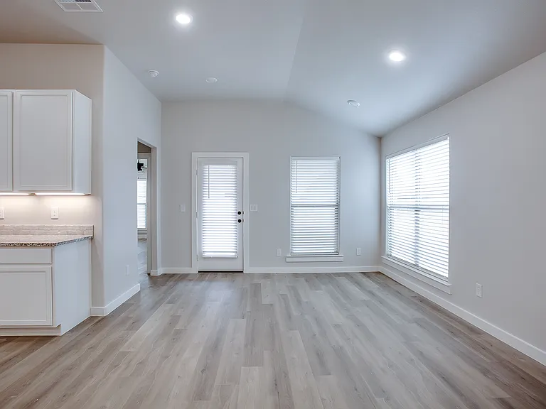 10512 Abbeville Ave — Photo 9