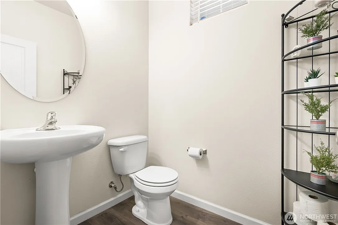 4 bed, 2.5 bath, 2175 sqft, $2,995 — Photo 3