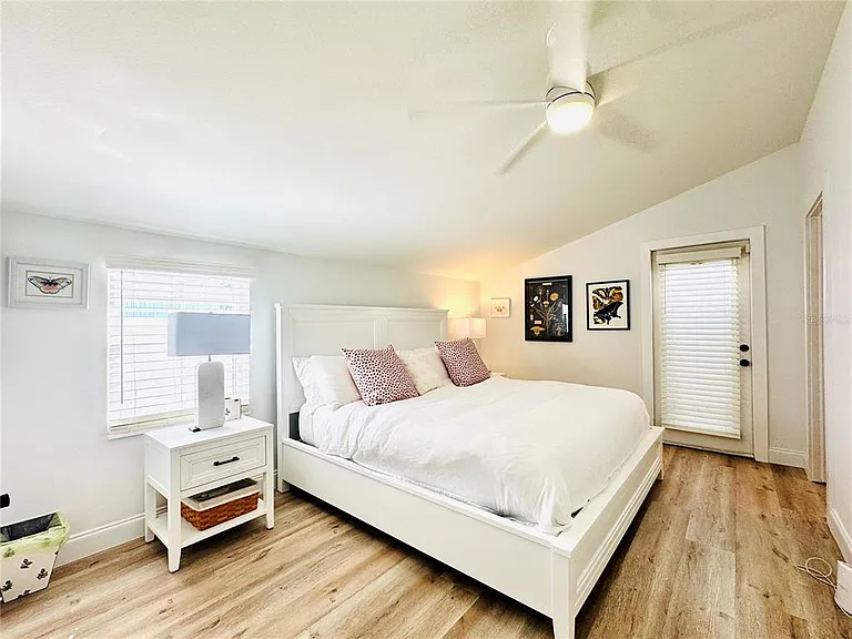 701 Broadway St — Photo 17