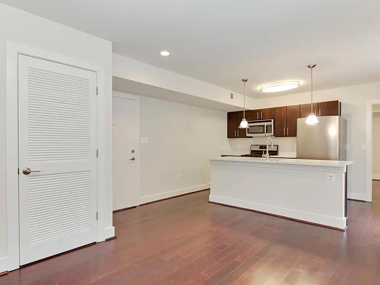 Living room/kitchen without furniture
