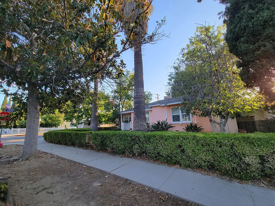 6251 Canby Ave