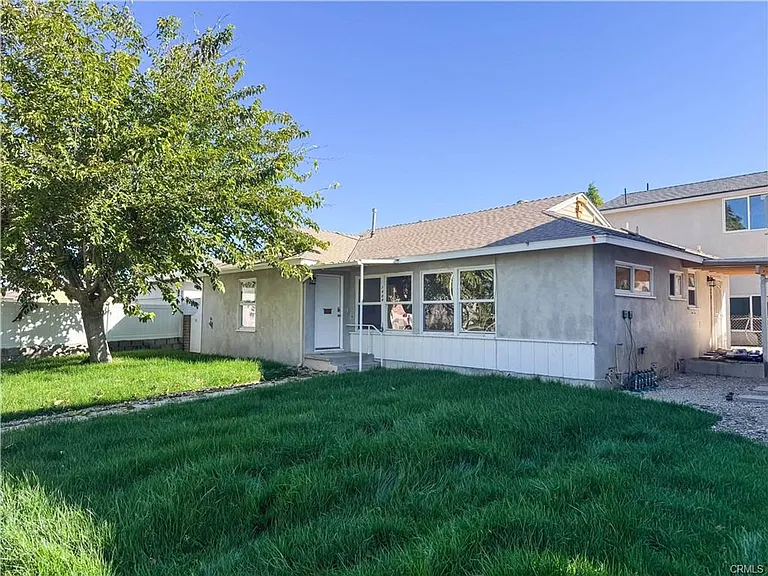 7400 Cozycroft Ave — Photo 1