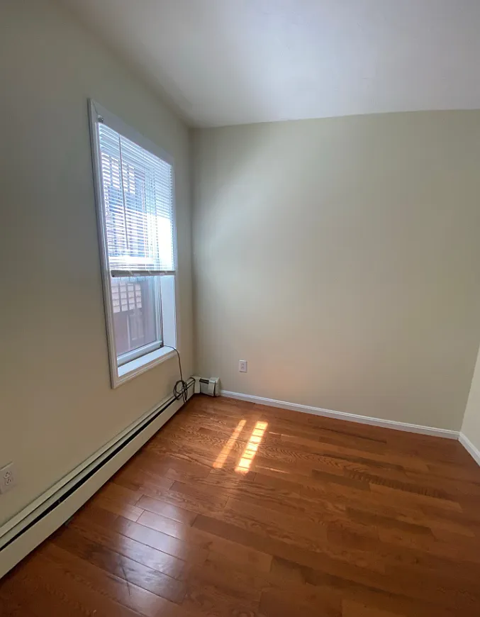 3 bed, 1100 sqft, $4,500 — Photo 3