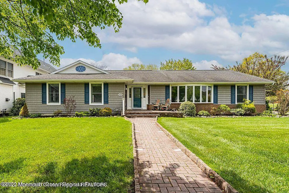 3 bed, 2.5 bath, 2111 sqft, $4,600 — Photo 2